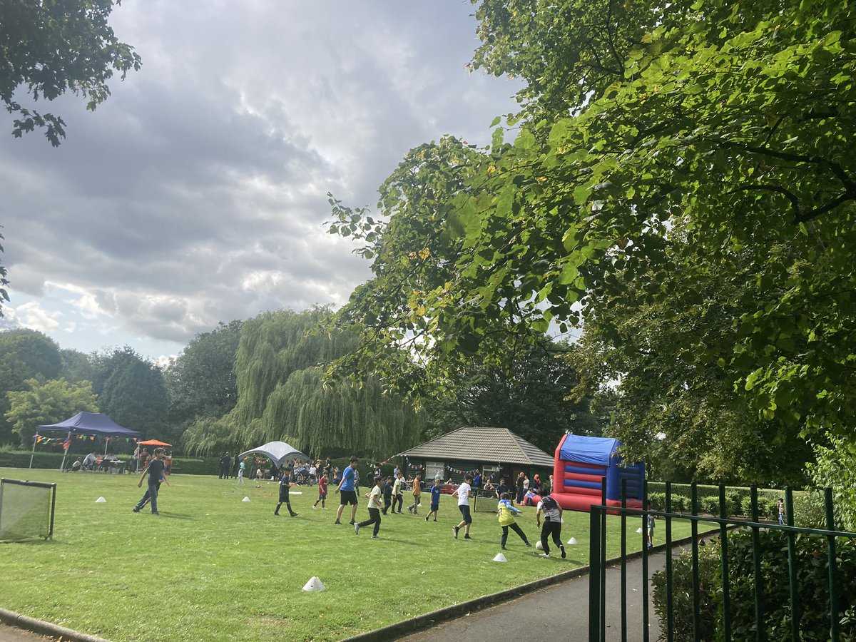 Great to see Church, Council and Charities putting on an afternoon of fun and activities in Hyde Park this week. @izaakww, @kbrooksleeds, @emmaflint18, @Jonathan_Pryor @al_garthwaite