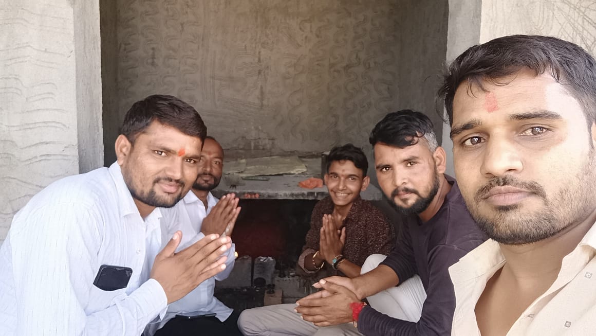 RatujiThakorMF's tweet image. પાલડી,
શ્રી રસાણીયા હનુમાન દાદાના ચરણોમાં શિશ નમાવી દાદાના ચરણોમાં આશીર્વાદ પ્રાપ્ત કર્યો..
#jayhanumandada #Paldi