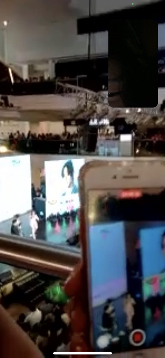 minehoon's tweet photo. ang hirap pag ldr, hanggang vc nalang https://t.co/Em7f9EfAmy