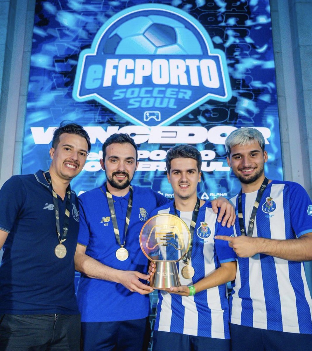 Procuro projeto como TREINADOR para o EA FC 24
Este último projeto no fcporto ajudou no meu crescimento.
Neste momento tenho 6anos de eSports no qual já assumi diversas funções em diversos clube.

Neste momento quero projetos que ambicionem o futuro e com vontade de ganhar.1🏆