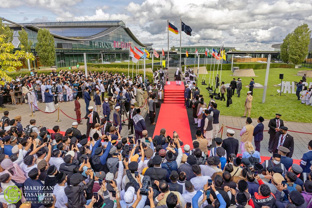 pressahmadiyya's tweet photo. PRESS RELEASE

One of the largest Muslim conventions in Europe begins in Germany with tens of thousands of delegates expected. #JalsaGermany 

https://t.co/sICfHrJKwz