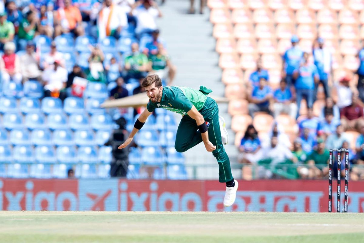 NarejoOfficial's tweet photo. Rain ,Cricket, Rain ,Wickets Rohit +Kohli 🔥 Shaheen Afridi ❤️ Again Rain ,  What will happen Next  with Gill and Company will face the Chin Music of Worlds Premier Fast Bowlers 🇵🇰 @TheRealPCBMedia  @shoaib100mph  @Qasimsoomro  @MHafeez22  @HullioSikandar  🔥🔥🔥
#AsiaCup2023 https://t.co/ONEdhMIvUK