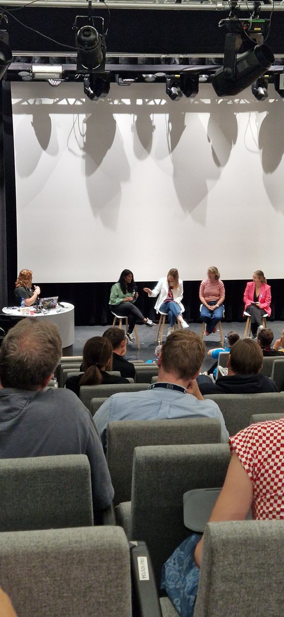 LTorrang's tweet photo. I always enjoy the WIT panels at konferences. They are still of the outmost importance! #datasaturdayoslo 
Go TeamWomen! https://t.co/MNhezOm390