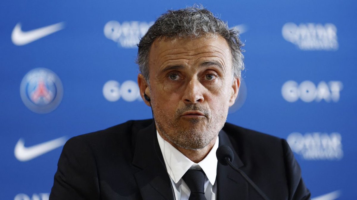 PSG_Arena's tweet photo. 💫 Luis Enrique 🗣️ : « Oui Barcola sera dans le groupe pour le match contre Lyon, c’est un joueur qui est jeune et qui peut dribbler, il nous plait beaucoup ! C’est un joueur d’avenir et français. » https://t.co/1LorwHmgmO