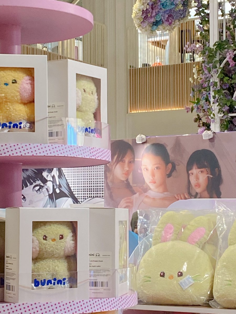 wwaterx's tweet image. 💐#NewJeans x #LineFriend  🐰