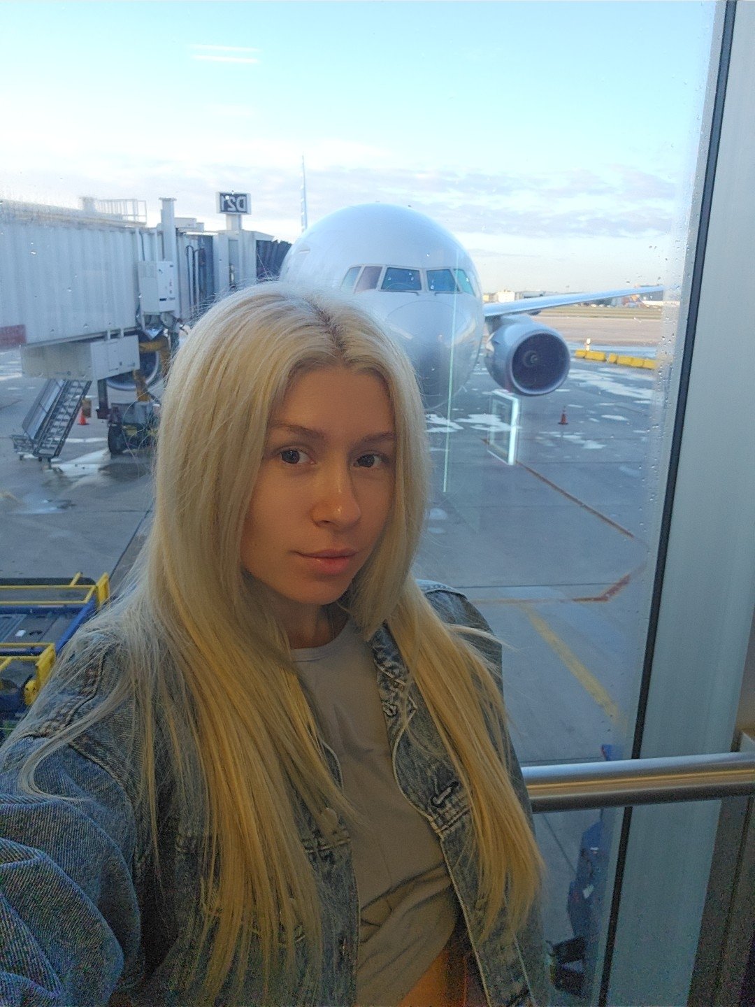 Good morning) I am again in Airport. Where do you think I am going today? https://t.co/W49bJmsd8I https://t.co/zqgKnKCNcN
