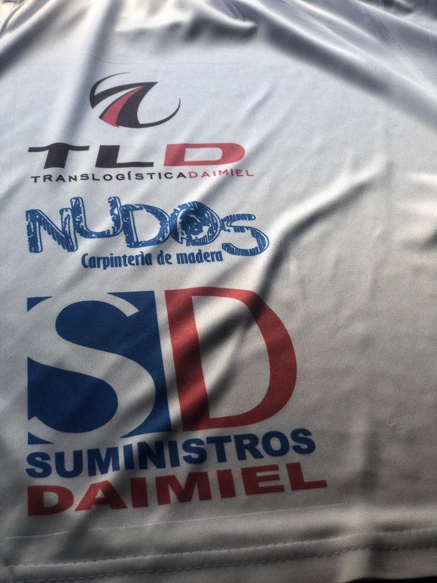 𝗣𝗥𝗜𝗠𝗘𝗥 𝗘𝗤𝗨𝗜𝗣𝗢

𝙰𝙵𝙸𝙲𝙸𝙾́𝙽 ❗️

Os traemos un pequeño adelanto de la 𝐏𝐑𝐈𝐌𝐄𝐑𝐀 𝐄𝐐𝐔𝐈𝐏𝐀𝐂𝐈𝐎́𝐍 👕 que vestirán nuestros guerreros para la presente campaña.

¿Qué os parece? 👇🏻😍🤍