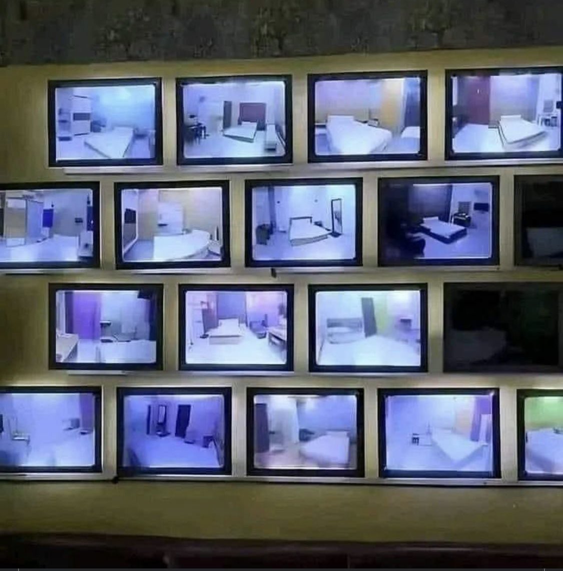 imDonSkin's tweet photo. Ils ont récupéré les enregistrements des chambres dans les maisons des gars là 
Y’en a ils vont peut-être voir leur père dedans en plus des petites influenceuses là 😂🤣 https://t.co/dPstkr8GnJ