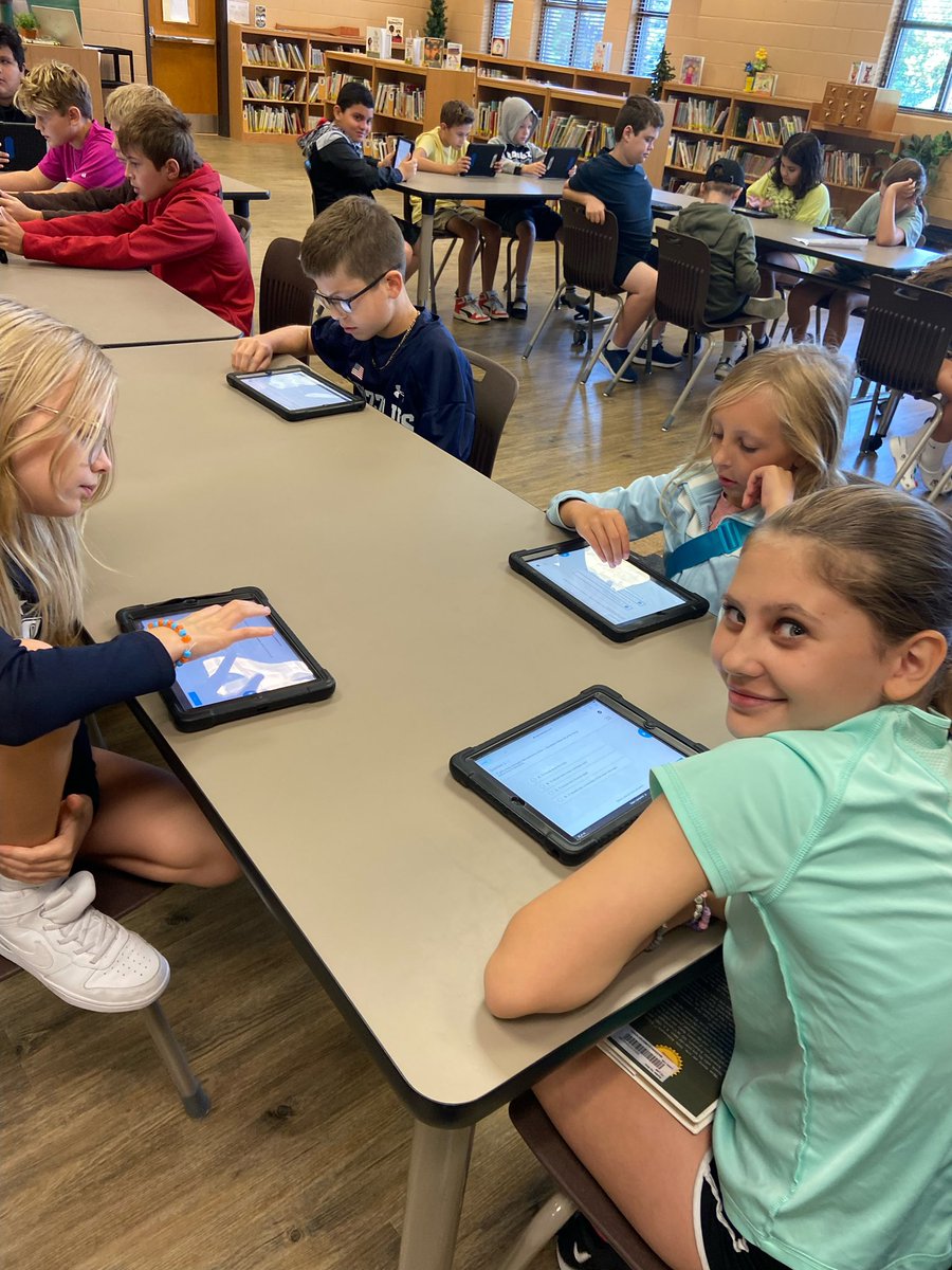 TurnerTenille's tweet photo. @MacedoniaElem 5th graders learning about cyber bullying and being safe online using @CommonSense Media and @nearpod! #mesfam  @CcsdMedia @CherokeeSchools https://t.co/kGSJaLaMcD