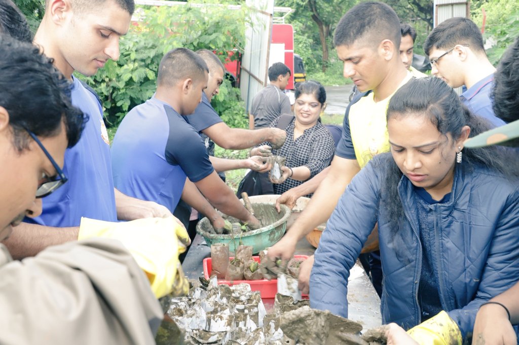 IN_Hamla's tweet photo. Incontinuation of our efforts to educate the community, Team @IN_Hamla collaborated with @EY_Foundation & @Greenyatra & organised a #Mangrove Sapling Making Workshop, 1000 saplings were prepared by the #volunteers in addition to 10000 saplings planted
#Blueyatra
#HamlaHappenings https://t.co/BnrE1dbtZJ
