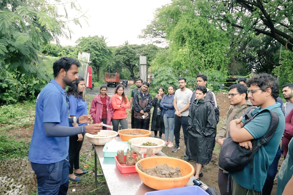 IN_Hamla's tweet photo. Incontinuation of our efforts to educate the community, Team @IN_Hamla collaborated with @EY_Foundation & @Greenyatra & organised a #Mangrove Sapling Making Workshop, 1000 saplings were prepared by the #volunteers in addition to 10000 saplings planted
#Blueyatra
#HamlaHappenings https://t.co/BnrE1dbtZJ