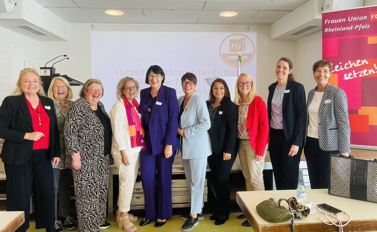 ZemfiraDlovani's tweet image. Landesparteitag @FrauenUnion Rheinland-Pfalz 
Ein guter Tag mit vielen konstruktiven Gesprächen und einem intensiven Austausch 
@frauenunion @fukoblenz @GruppederFrauen @cdurlp @GordonSchnieder