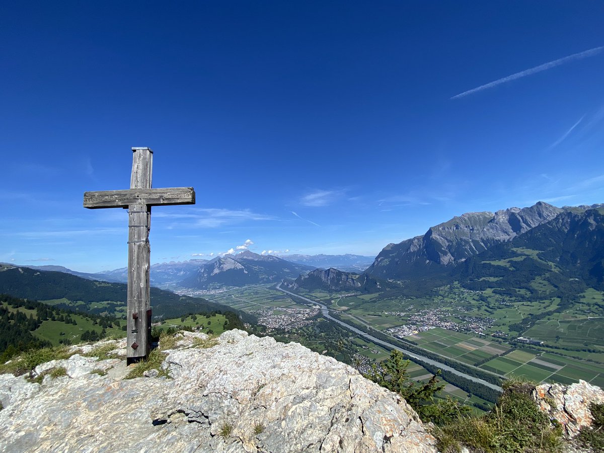 sandro_w_hess's tweet photo. #Pizalun ⛰️🥾🤩 Blickrichtung #Sargans mit #Gonzen, #Alvier & #Falknis https://t.co/I7fCRiy4V6