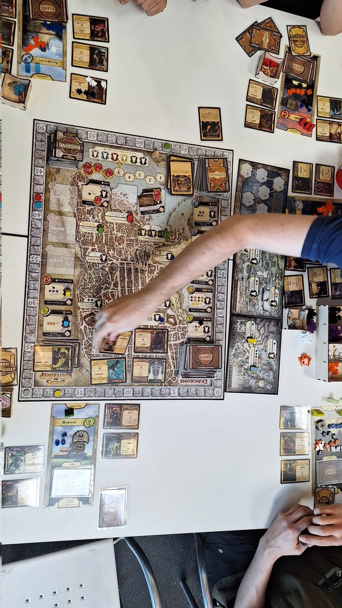 AlexSpielrebell's tweet photo. Heute auf dem #HamsterCon, erstmal eine nette Runde #LordsofWaterdeep gespielt. Mit Erweiterung zu fünft sehr spaßig 😁 https://t.co/EoGC8XZ77p