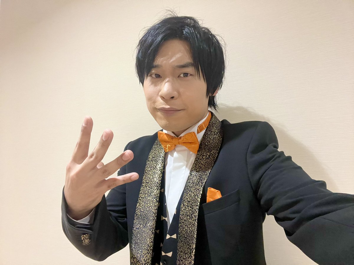 zurixzuri's tweet photo. #ヒプマイ6周年 記念イベント‼️
現地ご参加の皆さん‼️配信でご参加の皆さん‼️ありがとうございましたー‼️
✨✋😆🤚✨

めちゃくちゃ最高のイベントでしたねー‼️
✨🎉🥳🤩🥸🎊✨

ガイドブックにアニメにライブも‼️
✨📗📺🎤👀✨

益々盛り上がって行く #ヒプマイ 今後もどうぞ宜しく‼️
✨🧡😏🤗😎🧡✨ https://t.co/NeLSGZTi2f