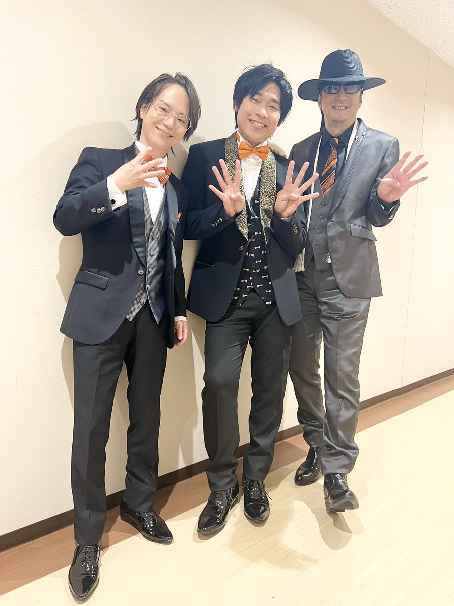 zurixzuri's tweet photo. #ヒプマイ6周年 記念イベント‼️
現地ご参加の皆さん‼️配信でご参加の皆さん‼️ありがとうございましたー‼️
✨✋😆🤚✨

めちゃくちゃ最高のイベントでしたねー‼️
✨🎉🥳🤩🥸🎊✨

ガイドブックにアニメにライブも‼️
✨📗📺🎤👀✨

益々盛り上がって行く #ヒプマイ 今後もどうぞ宜しく‼️
✨🧡😏🤗😎🧡✨ https://t.co/NeLSGZTi2f