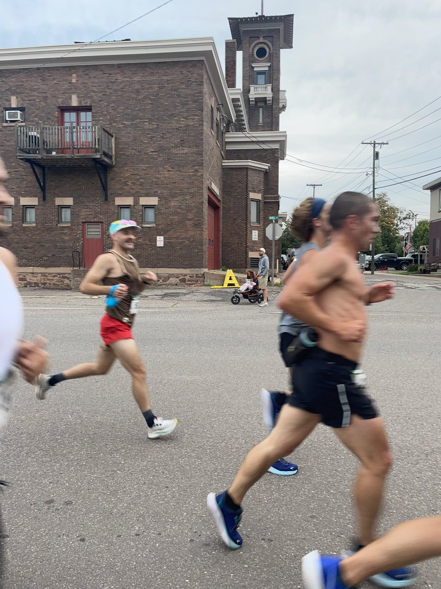 IRONMANSFP's tweet photo. SPOTTED! Spencer running on pace with the 3:00 pacer ✨ #GoSpenceGo #MarquetteMarathon2023 https://t.co/Rlli0uAvCg