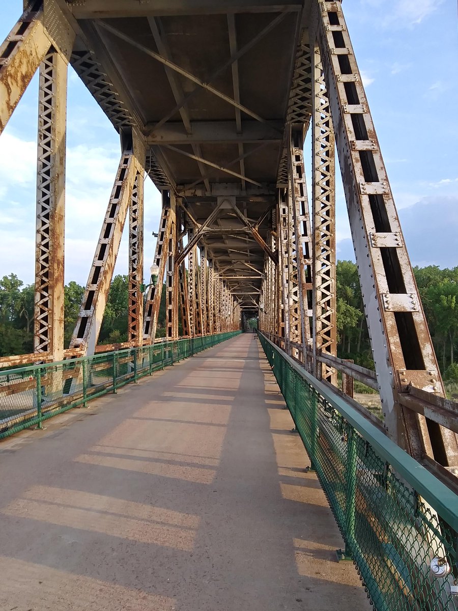 MissouriRecNPS's tweet photo. How did we cross the Wide Missouri before concrete and steel bridged it? After 1890 pontoon bridges spanned the river, but changing currents and floods often sent them swirling downstream. In 1924 after 12 failed  initiatives, the Meridian Bridge made the crossing permanent. https://t.co/FL1pDhnwhV