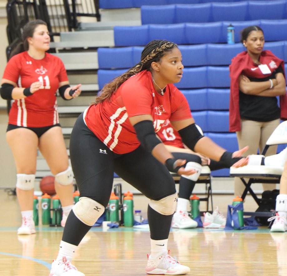 RHITvolleyball's tweet photo. Locking in for Day 2 🔒

🔴Edgewood @10PM CT
🔴Lakeland @2PM CT

https://t.co/M4dK805i0R

#GoRose #RHITVB https://t.co/hDykEAcOVH