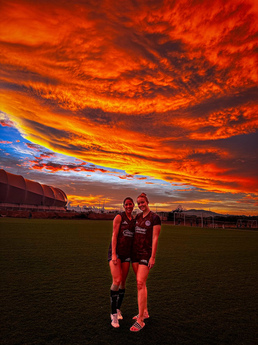 Chequen nada más este atardecer 🧡