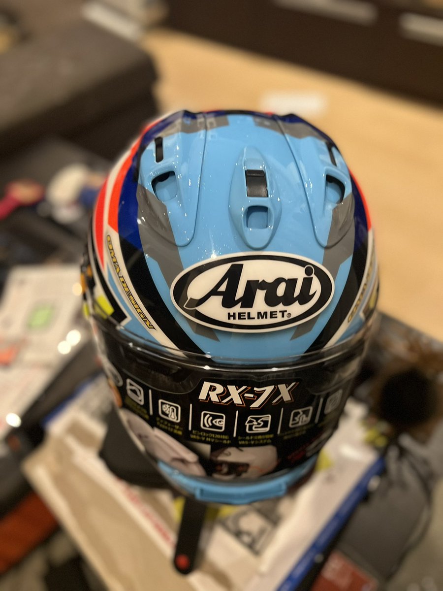 marumaruyuzu79's tweet photo. My New helmet, take off😍‼️

今回のデザインは今新しくオーダーしてるツナギにあわせたカラーに😊👋✨

Qmaくんいつもカッコいいデザイン
ありがとうございます😊🙏✨

#QMADESIGN
#世界に一つだけのオリジナルデザイン
#1年以上待ち
#次のオーダーも入れてあるよ👋 https://t.co/mmHNEm1kTp