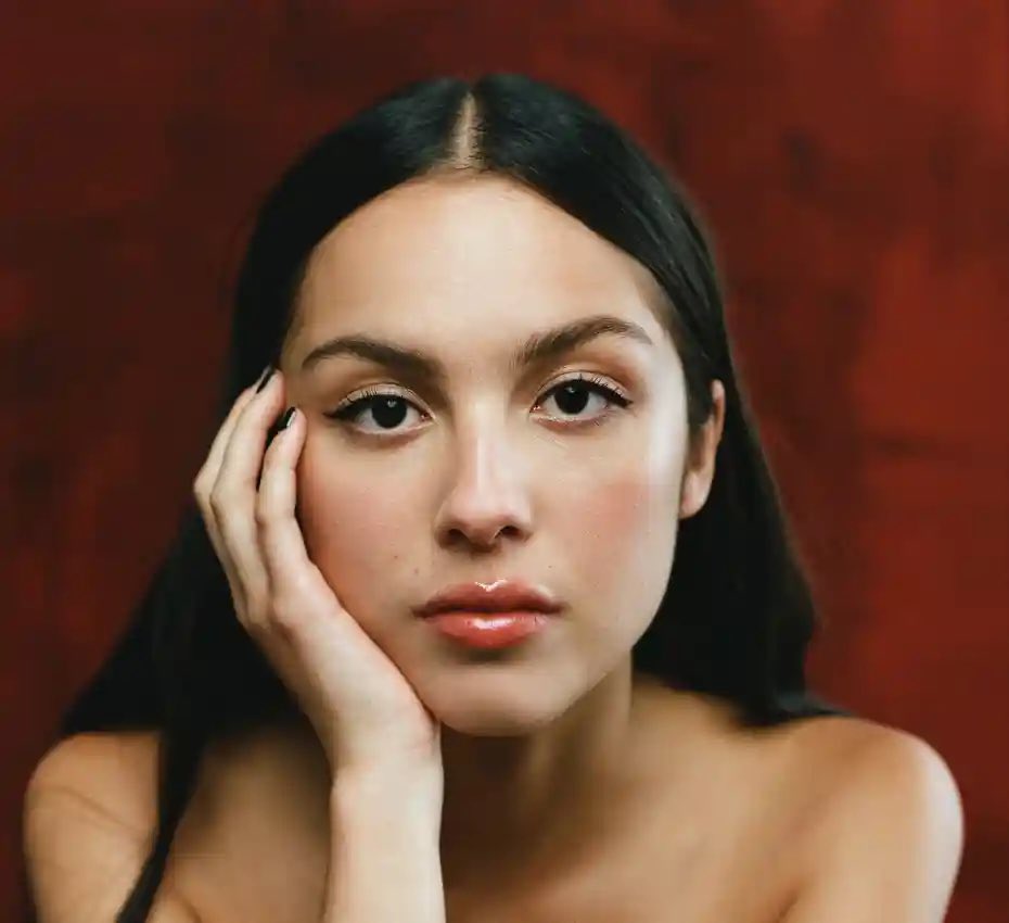 QGdoPOP's tweet photo. EITA! Olivia Rodrigo revelou não ter vontade nenhum de assistir "The Idol":

"Ah, não. Eu não tenho vontade. Faz tanto tempo que não vejo um filme centrado nas mulheres de uma forma que não seja sexual, dor ou traumas." https://t.co/MfjMPQw63b