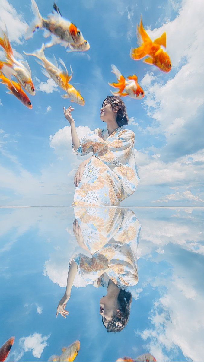 青空アクアリウム

今年の夏は 
花火もひまわりも見てないけど
青空を泳ぐ金魚は見た