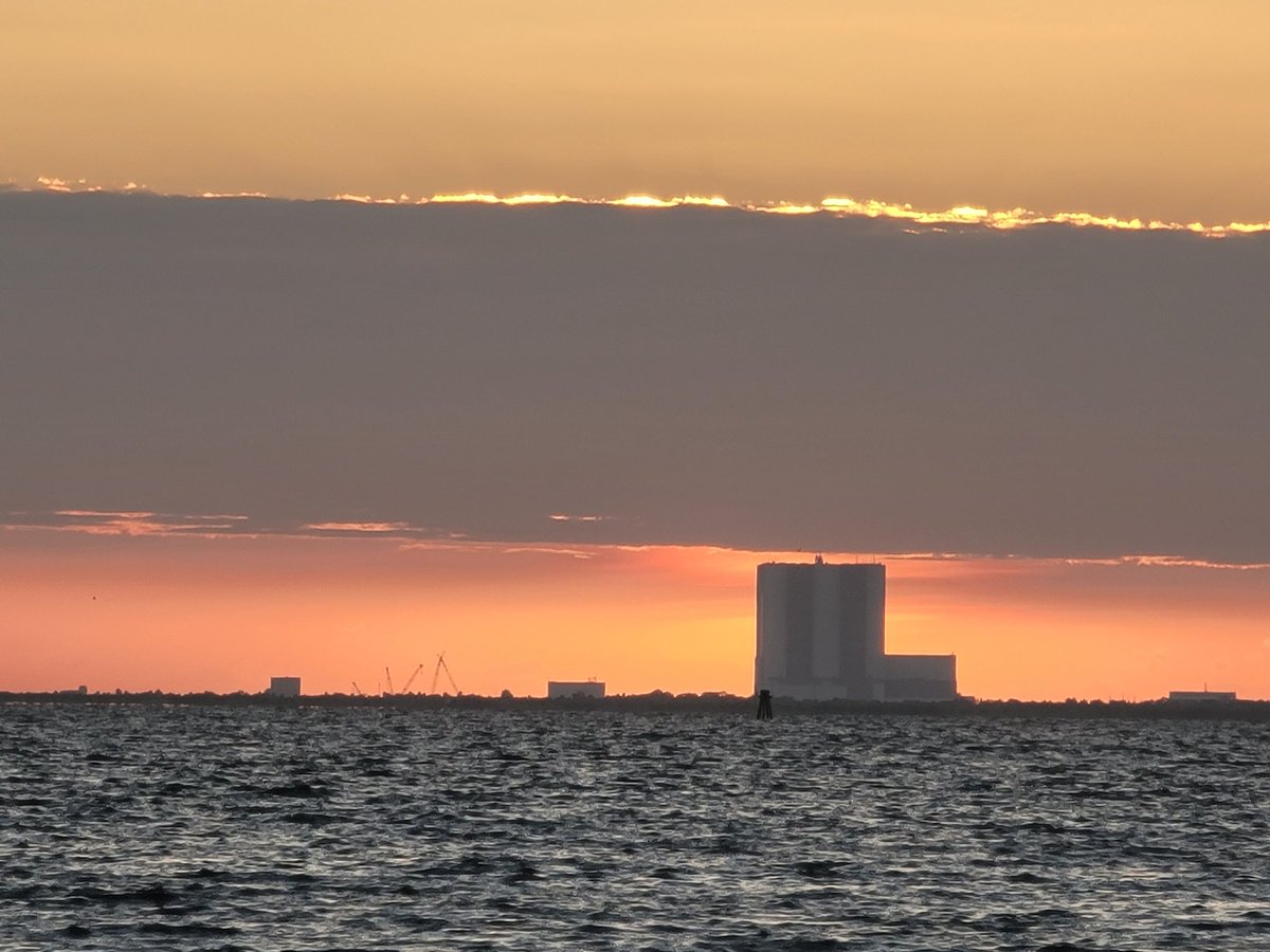SpaceCoastSkies's tweet photo. Glowing #VAB #sunrise #clouds #flwx #SpaceCoastSkies #StormHour #LC41 https://t.co/MnNyL6BfFY