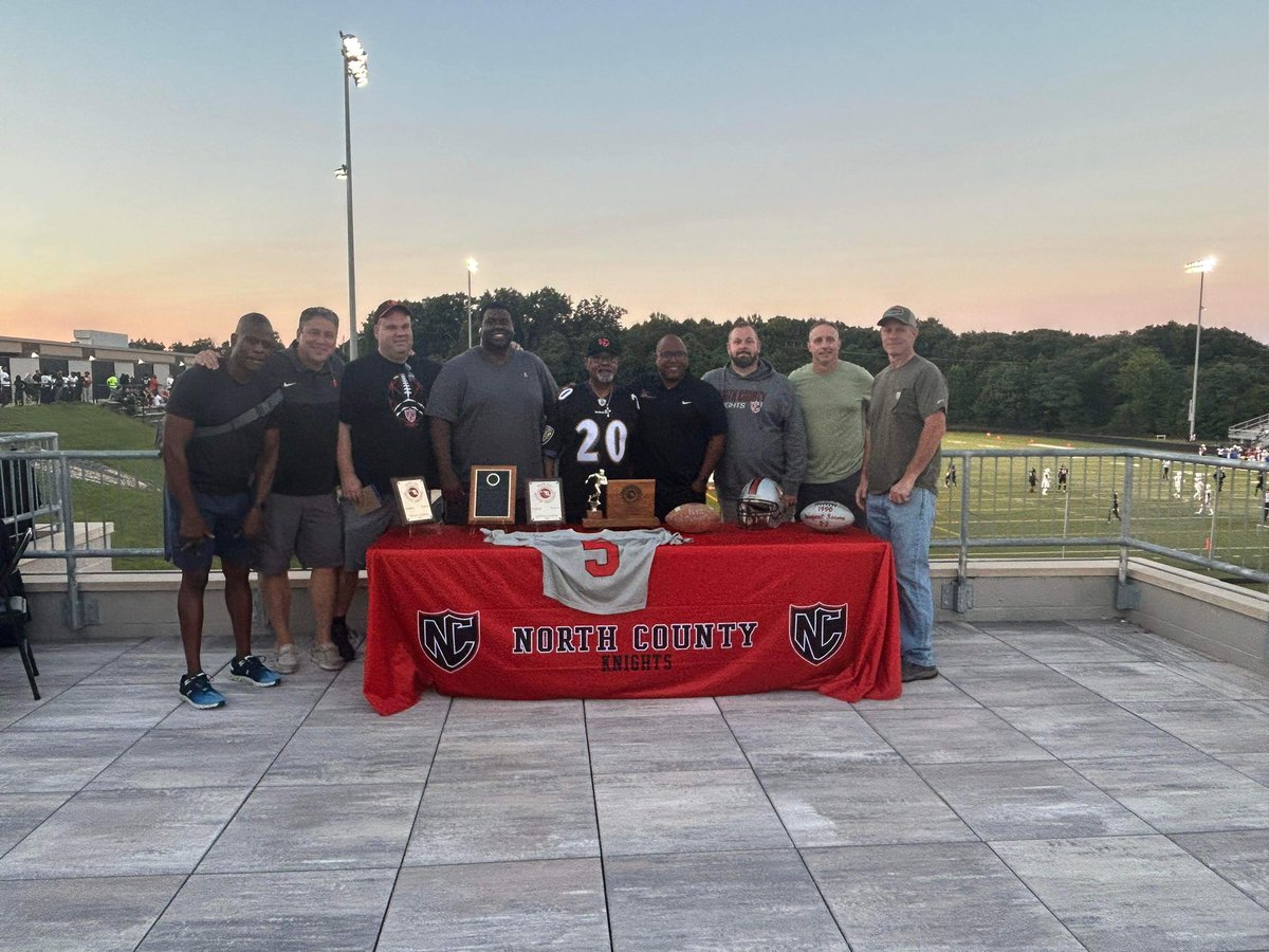 #onceaknightalwaysaknight

Some of our Knights Alumni from the power house teams of the 90s and NC Legend Coach Pindell came out to celebrate with the Knights last evening. 

#statechamps #90snostalgia

Coach supported as an honorary captain for the coin toss as well