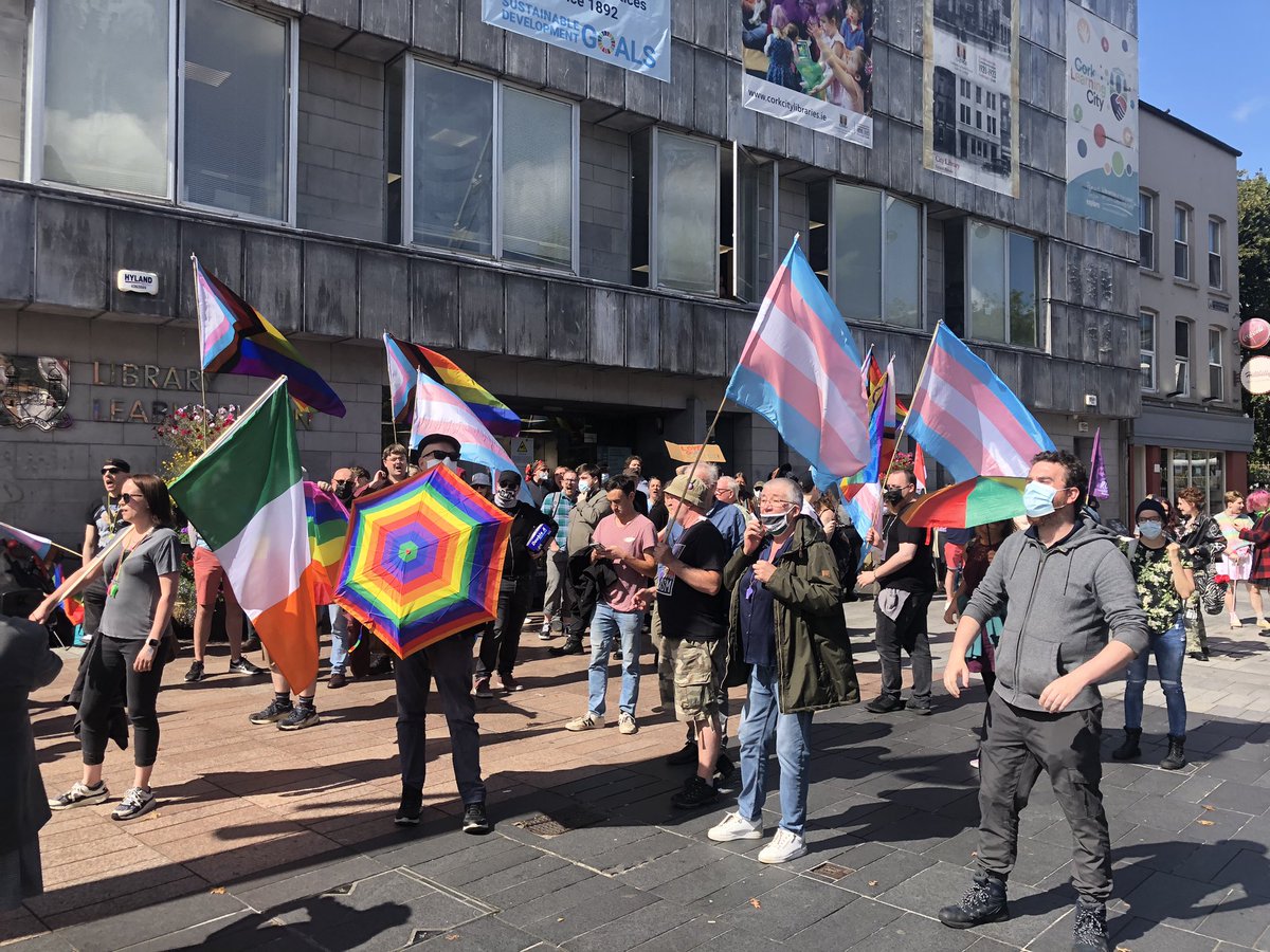 kevidoyle's tweet photo. Great show of support for #library workers and the library service here in Cork. The #farright sent packing AGAIN! Good riddance. #NoPasaran
#Notohate #Corkwelcomesall
#libraryservice
#LGBTQ+ https://t.co/d0IBJJDmUP