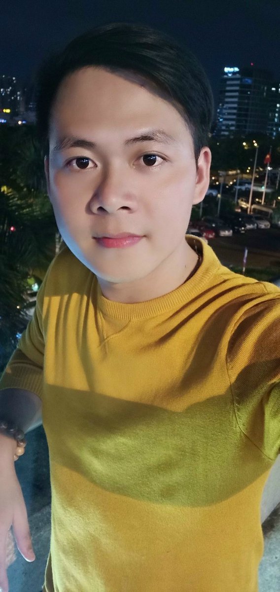Kute35874009's tweet photo. Lễ mà đi làm xứng đáng không có người yêu nha haha! https://t.co/UBJLRArtaY