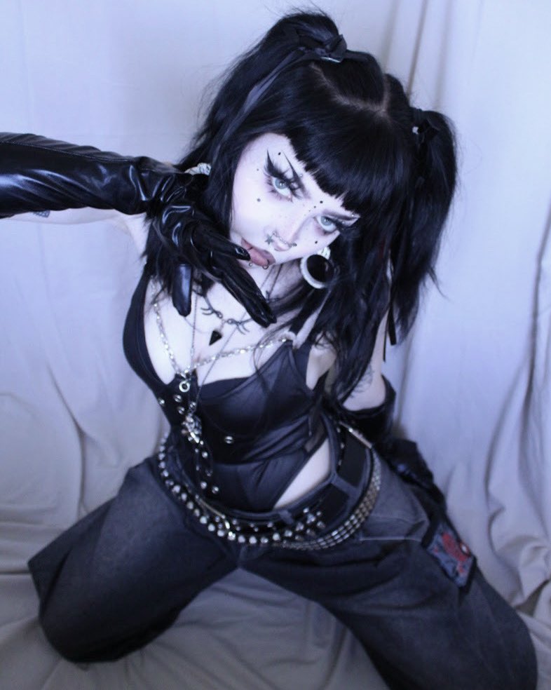 Pose