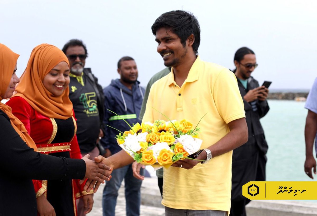 rdcmaldives's tweet photo. ށ. މިލަންދޫގައި ޒަމާނީ ފެންވަރަށް ތަރައްޤީކުރަމުން އަންނަ މަގުތަކުގައި ތާރު އެޅުމުގެ ޢަމަލީ މަސައްކަތް ފެށުމަށް، ކުންފުނީގެ މެ��ޭޖިންގ ޑިރެކްޓަރ މޫސާ އަލީމަނިކު އަދި އިސް ބޭފުޅުން މިއަދުވަނީ އެރަށަށް ވަޑައިގަންނަވާފައި. 

#TeamRDC https://t.co/MumjNS8E7v