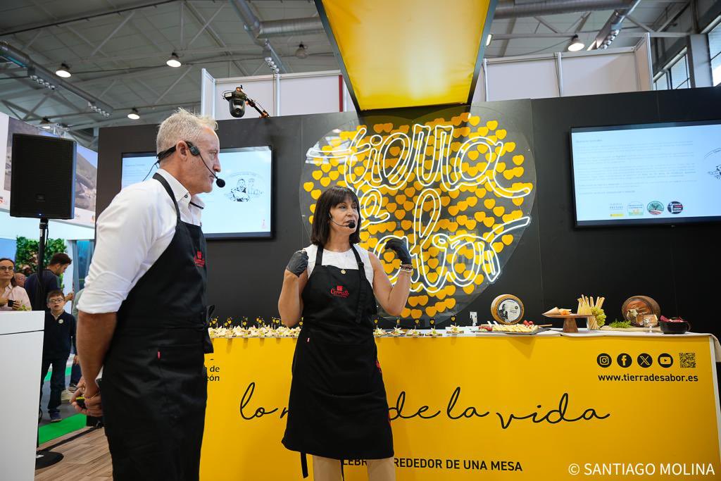 <a href="/feriasalamaq/">Salamaq</a> El segundo taller del día esta llenito de sabor💛🧀

<a href="/QuesosCerrato/">Quesos Cerrato</a> trae a <a href="/feriasalamaq/">Salamaq</a> una cata con diferentes quesos donde hemos podido hacer un viaje gastronómico increíble y descubrir la diversidad de sabores, texturas y aromas que el mundo del queso tiene para ofrecer 💛