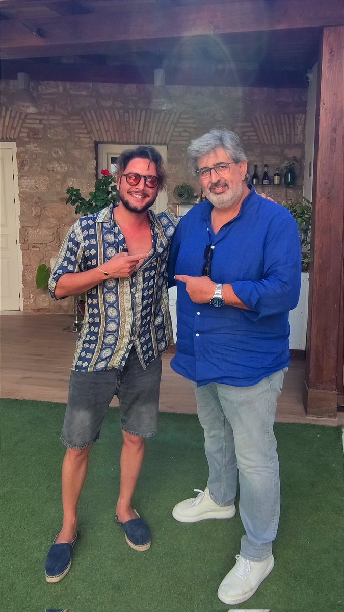 Luceros_1's tweet photo. Nuestro talentoso cantante andaluz @manuelcarrasco_ 🎤🧑🏼🎤, ayer noche nos deleitó con un espectacular concierto aquí en Linares 👏👏👏
Un tipo sencillo y cercano que, precisamente por eso mismo lo hace aún más GRANDE 😃👍
#YocreoenLinares https://t.co/oAwkRIUgv2