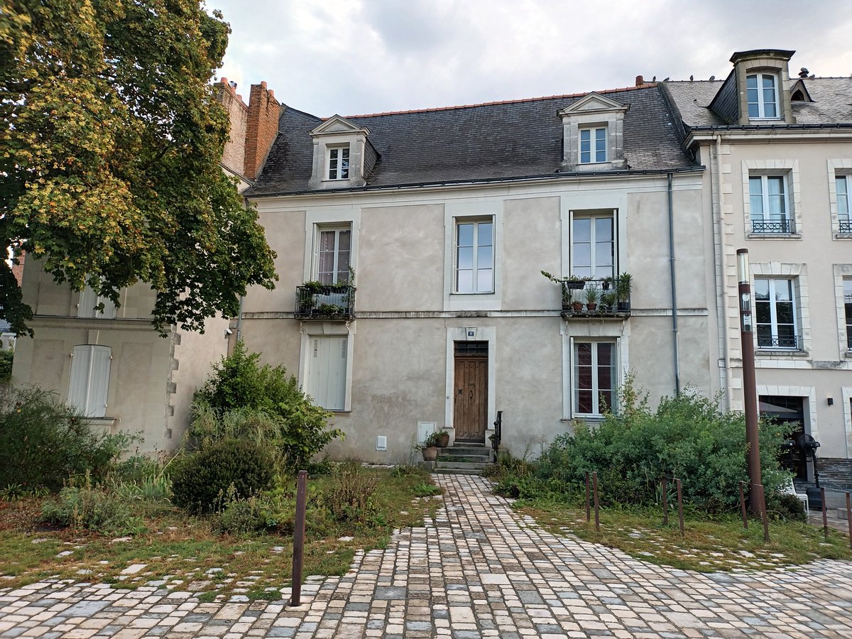 franpoupa's tweet photo. #UE27 ...et en bonus de l'université d'été des urbanistes à #Angers les tapisseries : celle de l'Apocalypse (révélation) et celle du chant du monde (Jean Lurçat) https://t.co/vDEjzM96Kl