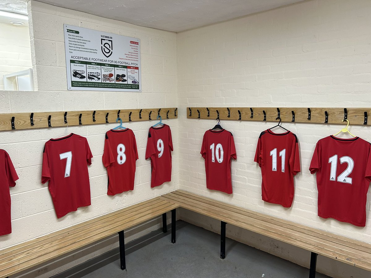 SleetmoorUtd's tweet photo. Our Men’s First Team are ready to take on RHP Sports &amp; Social FC this afternoon at Sleetmoor Lane, DE55 1RH!

3PM kickoff! All spectators are welcome to the game, and back to The Gate Inn Swanwick for a post-match drink &amp; food!

🔴⚫️🔴⚫️ https://t.co/eTB9xDR8lB