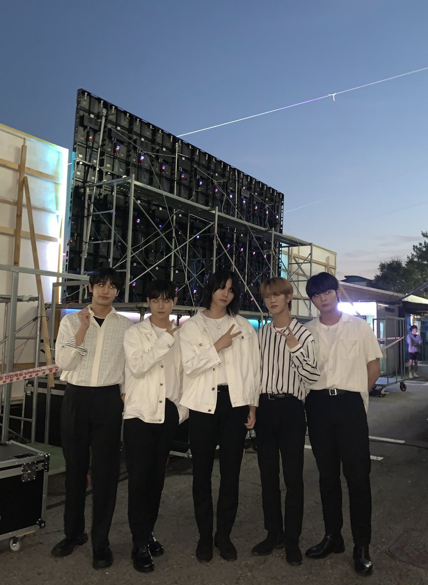 RoaDB_official's tweet photo. [📸] 2023 화성시 서남부권 청소년 페스티벌!
RoaD-B의 에너지 넘치는 무대 로딩완료~ 
RoaD-B와 함께 힘찬 9월 보낼 준비되셨나요?🤙
우리 앞으로도 자주 만나요🥰

#RoaDB #로드비 #찬승 #Eddy #백한 #Day #TEEN #RoWaY #로웨이 https://t.co/xBoWh7j3nd