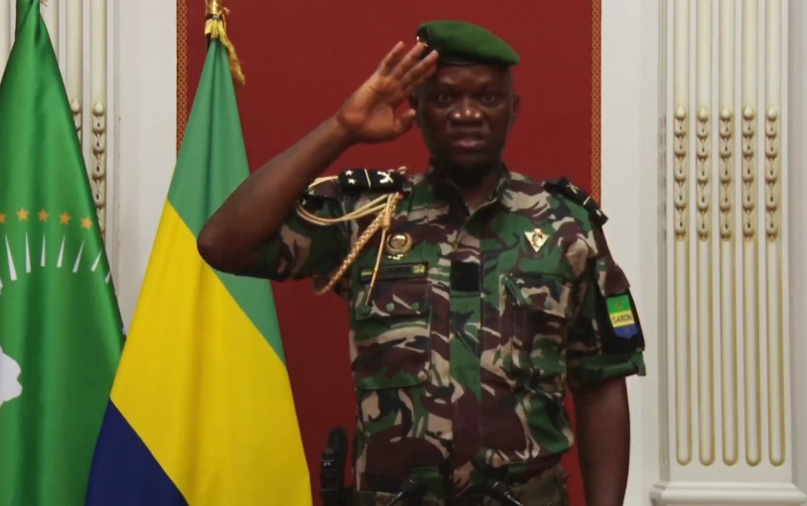 Les militaires  qui ont renversé Ali Bongo Ondimba au Gabon ont annoncé la réouverture des frontières dès ce samedi. Suivez notre direct information.tv5monde.com/direct/gabon-l…
