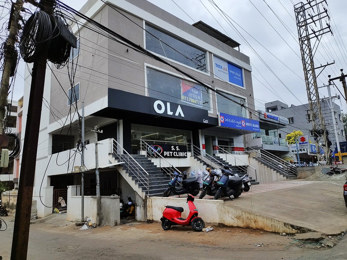 Che_Niranjan's tweet photo. @bhash Please scale up your service first, 17 days and counting, scooter is still at service centre waiting for parts.  Pathetic service. No one bothers to respond. @OlaElectric @OlaScooter @ https://t.co/rd3t6Zg2XB