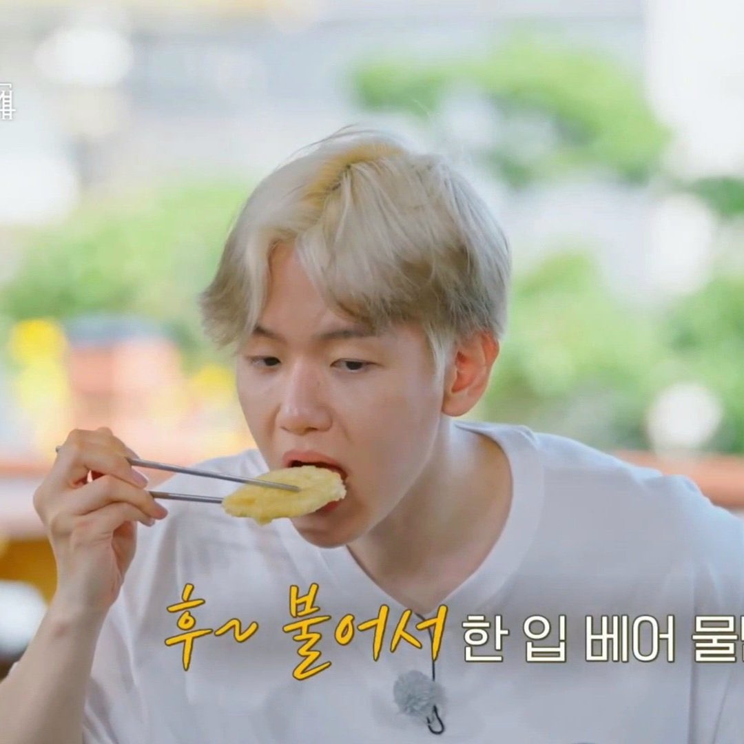 0506_000's tweet photo. d선배.. b선배 엄청 챙기신당 https://t.co/6kRAc1Yqlr
