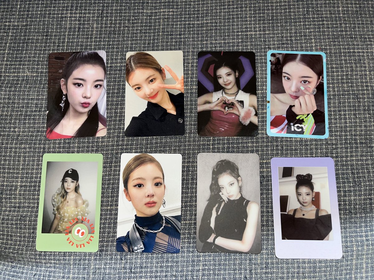 m00nlightbuter4's tweet photo. ⟢ wts lfb itzy ph lia

₱150 ea

↪︎ must get at least 3 pcs

🏷️ noot noot itz icy nbd no bad days crazy in love cil special ed edition blue border finger heart us pob guess who pola

pls help rt @itzymarketph @itzymarket_ph 

#ellesells https://t.co/nmvzibcTN6