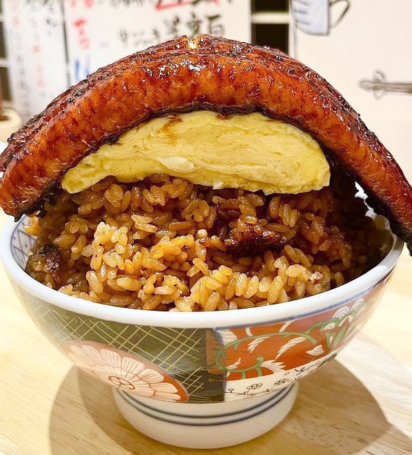 gourmetroad5's tweet photo. 大阪市福島駅近くにあるお店「福島いづも」の、ご飯の上に分厚い卵焼きとふっくら���らかで肉厚の鰻をのせた「そびえる鰻玉丼」✨ https://t.co/PhvVxgBjOS