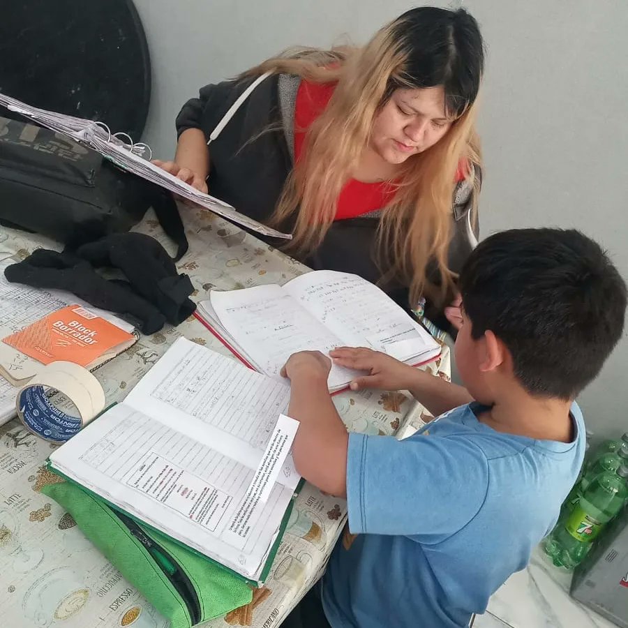 MILESFeTeVeLP's tweet photo. Comedor "El Futuro" 

El día miércoles en el barrio Villa Argüello, las compañeras prepararon unos ricos fideos con tuco para los vecinos. 

También se brindaron clases de apoyo escolar para los más chicos 👩🏽‍🏫

#organizacionpopular 💪🏽 https://t.co/Mhr8Fo2heI
