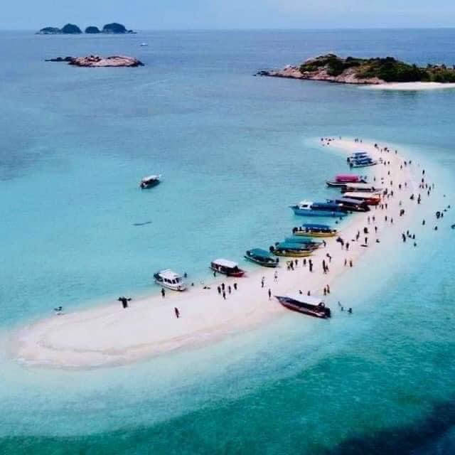 staycationig's tweet photo. 📍Redang Delima Resort, Pulau Redang

Best stay sini sebab korang boleh naik atv along the beach. Jalan sikit terus sampai pantai. 😍 https://t.co/oHSpWYEv0K