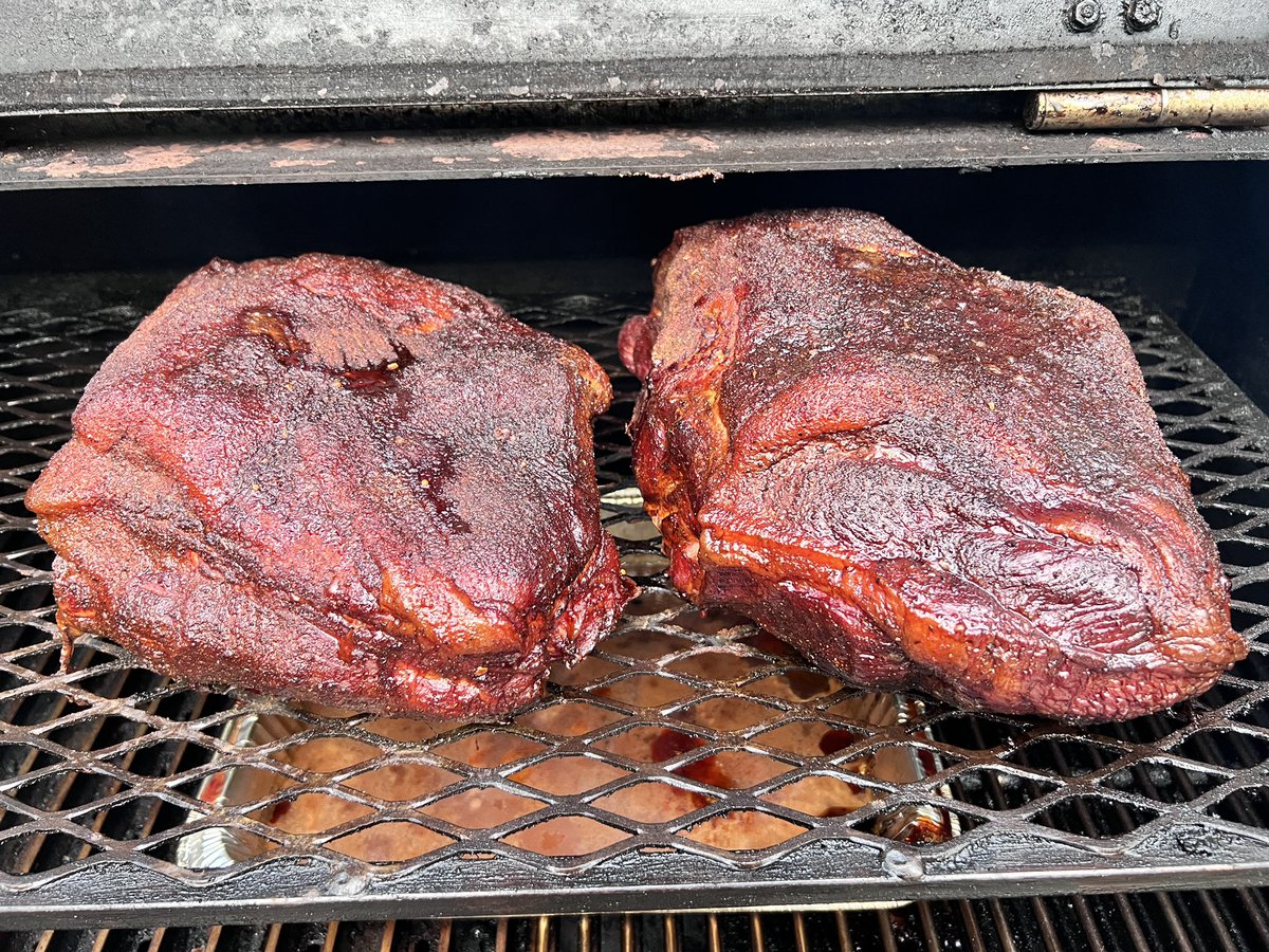 Dsoup6's tweet photo. #gamedayfootball  ready with #Pork running the @yodersmokers YS640s with @smokeringpellet OHC and overnight @atbbq 190-Deg. low temp (10hrs), and now FoilBoat Wrap to the Finish Line for Game Time Enjoyment. https://t.co/mbuF6lfvSm