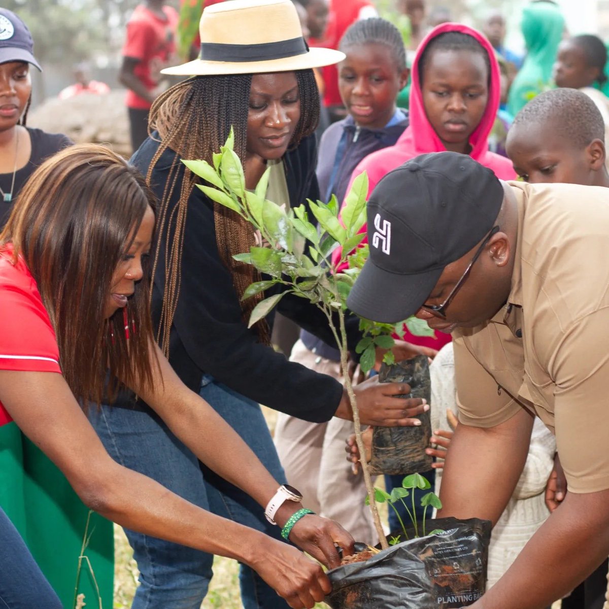 Today, Our CEO Simbarashe T. Gwenzi took part in the tree planting exercise in Kibra,Nairobi, Kenya convened by the @AU_YOUTHENVOY on the sidelines of the Africa Climate Summit 2023. Also participating is  Regional Humanitarian Diplomacy Coordinator for <a href="/IFRCAFRICA/">IFRC Africa</a>.#ClimateAction
