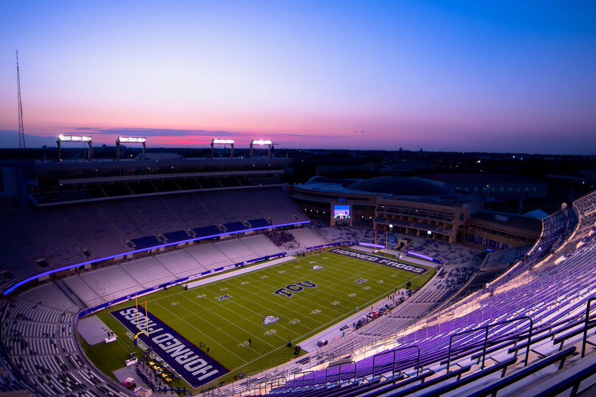 A purple sunrise over Amon G. Carter for gameday 😍 

#GoFrogs
