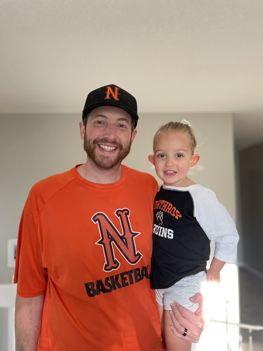 tmerryman10's tweet photo. TODAY 10-2 go support the bruins and get some chicken!!! 6279 E. State blvd (CVS) 🏀🧡🤎 @NorthropHoops https://t.co/7nasPVNpB8