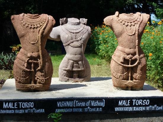 As we can see, the main part of the body is the torso, which is without a head. Similarly, in these 3 idols, the middle idol represents Lord Vishnu, and the heads of all 3 are not on the torso. The condition of these idols itself is indicative of the brutality of the invaders.